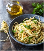 Bolognesesaus met rundergehakt en parmezaanse kaas