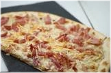 pizzasaus, kaas, champignons, paprika, ui, kip, oregano