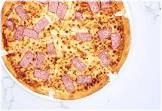 pizzasaus, kaas, ham, oregano